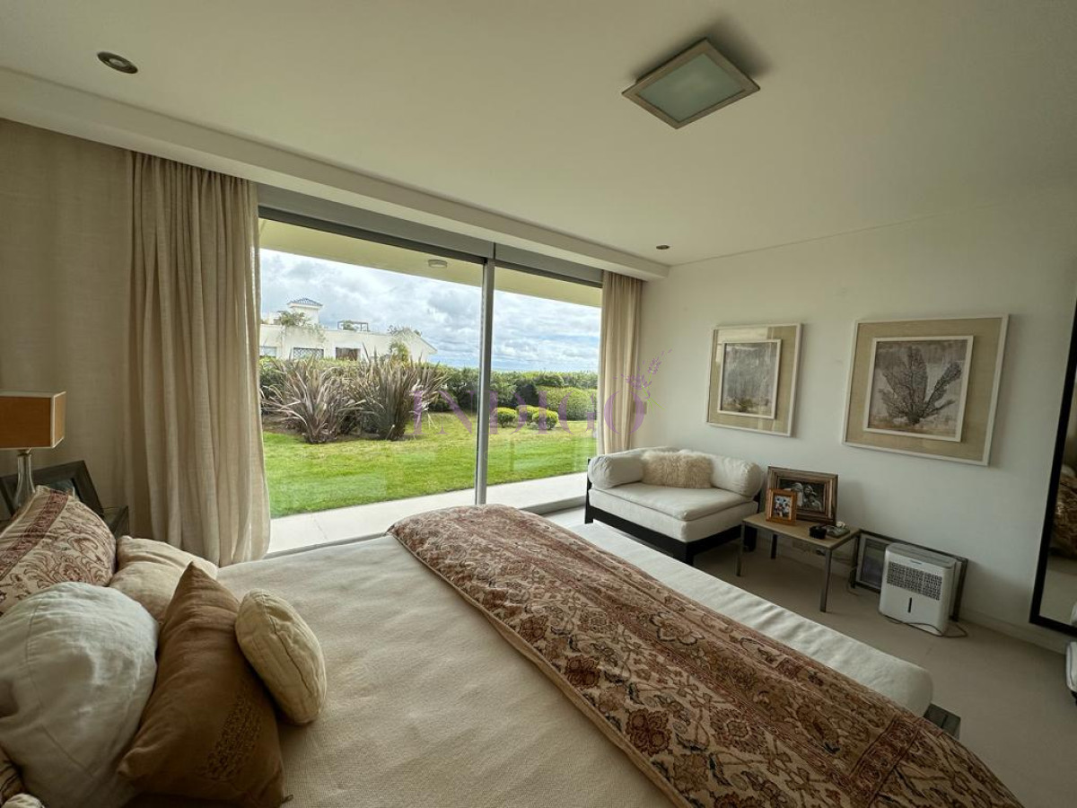 Apartamento Ref.1213 - Apartamento de Lujo en Manantiales, 3 Dormitorios 4 Baños, 2 Cocheras con Parrillero y Piscina!