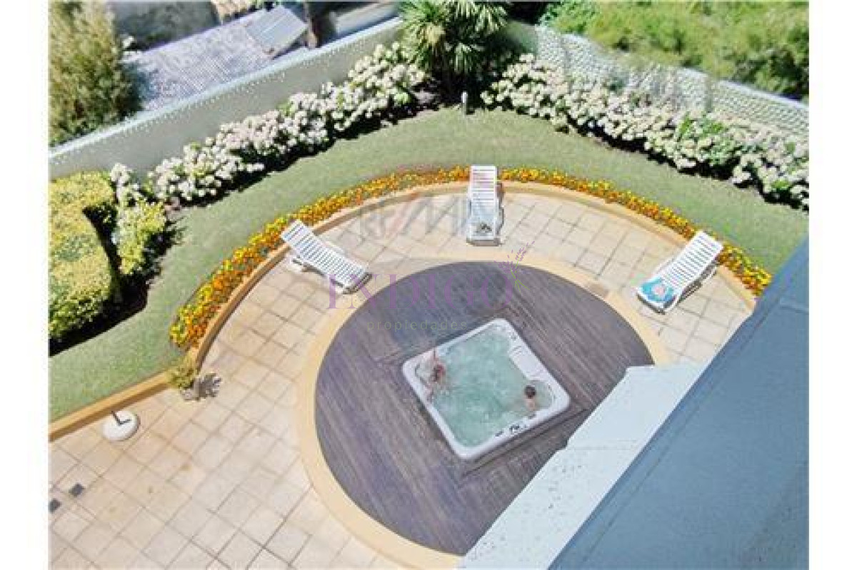 Apartamento Ref.809 - Apartamento con buena vista y ubicacion, muy luminoso, 3 dormitorios y 3 baño, piscina!