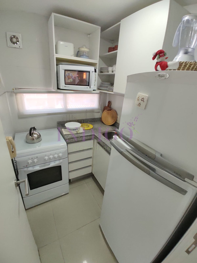 Apartamento Ref.720 - Hermoso Pent-House en la Península, 2 dormitorios 2 baños con parrillero