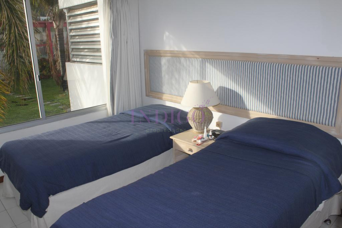 Apartamento Ref.583 - Venta y alquiler en Montoya, servicio de playa y de mucama.