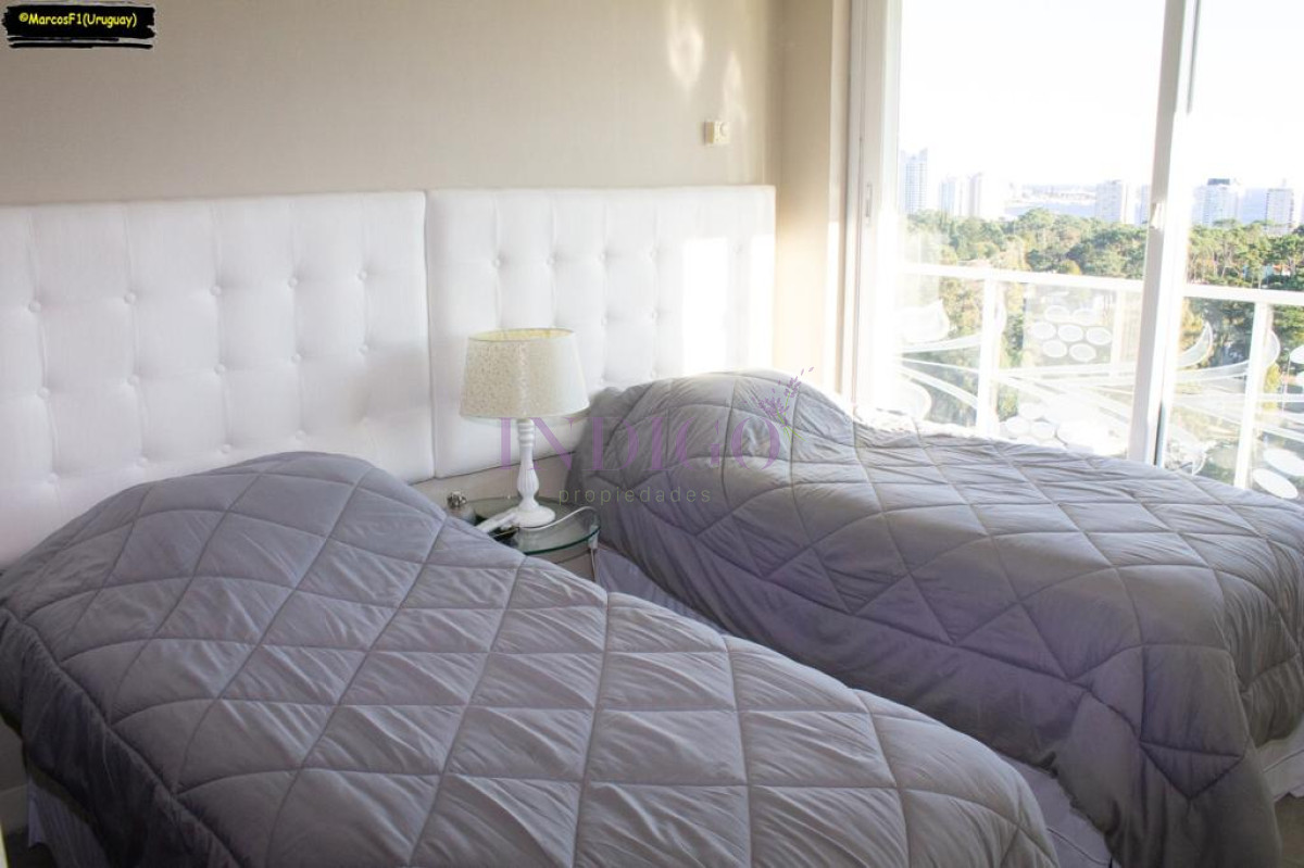 Apartamento Ref.852 - Apartamento en Torre Full Amenitites en Punta del Este, 2 Dormitorios y 2 Baños