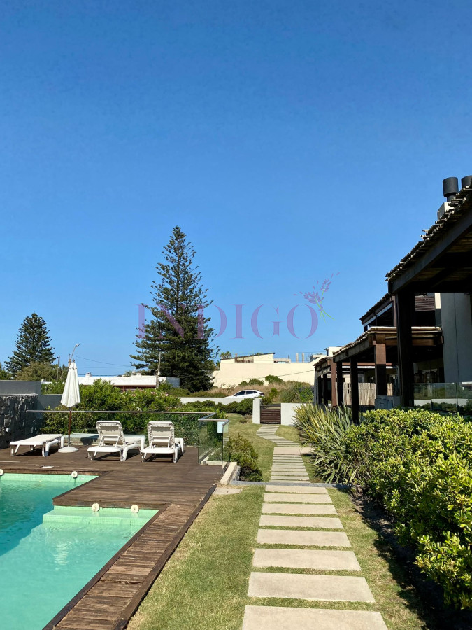 Apartamento Ref.893 - Departamento en venta, 3 dorm y serv. Parrillero propio y garaje
