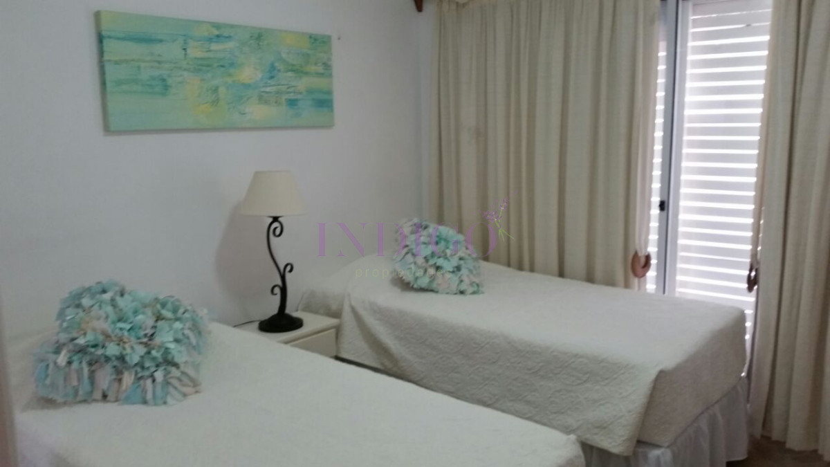 Apartamento Ref.404 - En alquiler frente a playa Montoya.