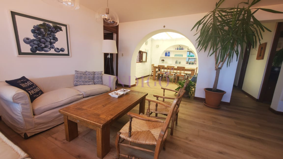 Apartamento Ref.15 - Muy lindo departamento en alquiler en Manantiales, 3 dormitorios , mas dependencia de servicio.