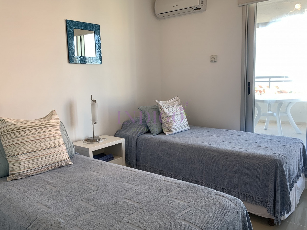Apartamento Ref.849 - Apartamento en alquiler de 3 dormitorios en Playa Brava con servicios