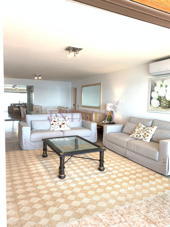 Apartamento Ref.775 - En venta, Peninsula, vista al mansa, 3 dormitorios y serv.