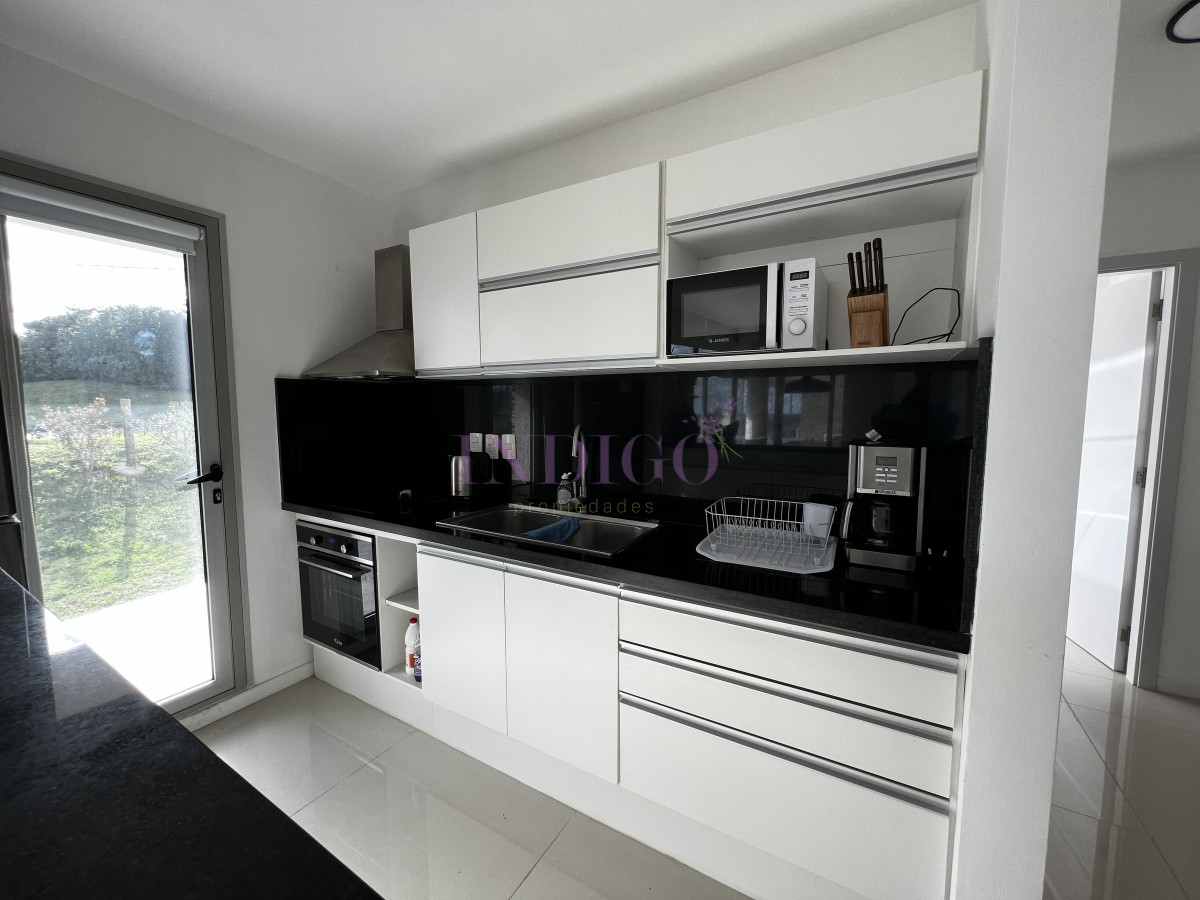 Apartamento Ref.1102 - Apartamento de 2 Dormitorios, con piscina y parrillero en la mansa