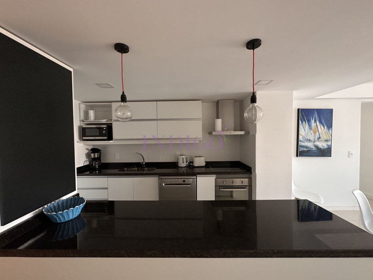 Apartamento Ref.752 - En alquiler 3 dormtorios parada 6 de la brava