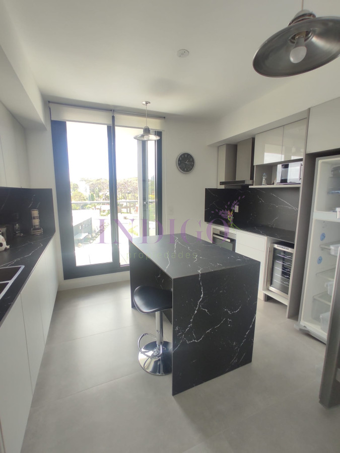 Apartamento Ref.878 - Venta de apartamento 2 dormitorios, Playa Mansa, Punta del Este, Uruguay