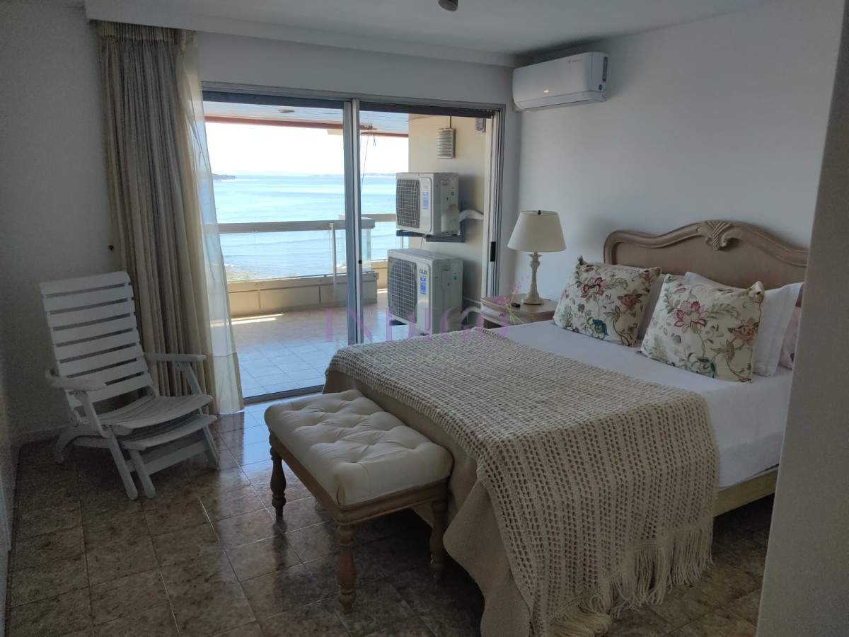 Apartamento Ref.775 - En venta, Peninsula, vista al mansa, 3 dormitorios y serv.