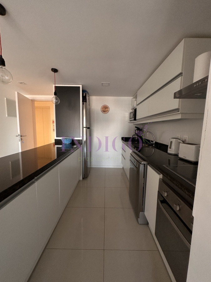 Apartamento Ref.752 - En alquiler 3 dormtorios parada 6 de la brava