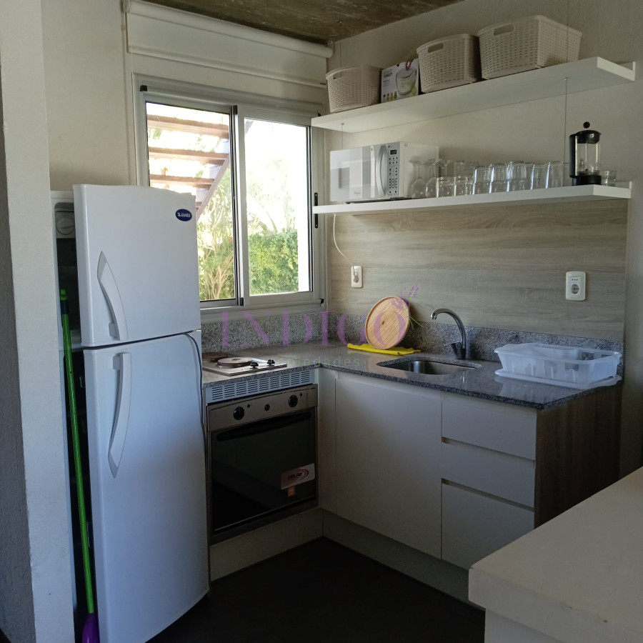 Apartamento Ref.43 - Alquiler en Manantiales, 3 cuartos con parrilla.