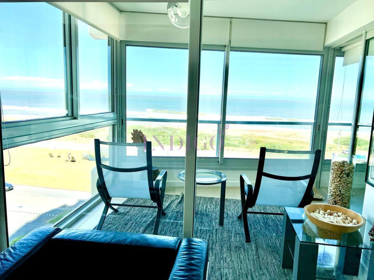 Apartamento Ref.116 - Torre Le Parc está ubicada en Rambla Lorenzo Batlle Pacheco y Av. Roosevelt, en primera línea frente al mar.