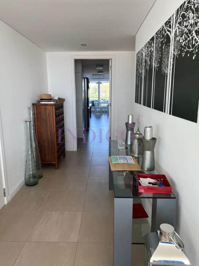Apartamento Ref.116 - Torre Le Parc está ubicada en Rambla Lorenzo Batlle Pacheco y Av. Roosevelt, en primera línea frente al mar.