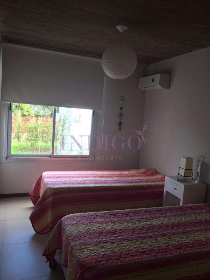 Apartamento Ref.494 - Departamento en alquiler en Manantiales, a pasitos de playa Bikini.