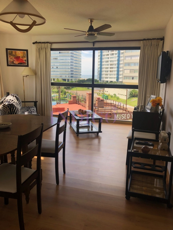 Apartamento Ref.393 - Buena oportunidad!!! Frente al mar, con todos los servicios, buena renta.