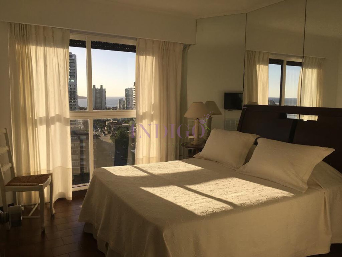 Apartamento Ref.563 - Venta frente al mar en playa Brava.