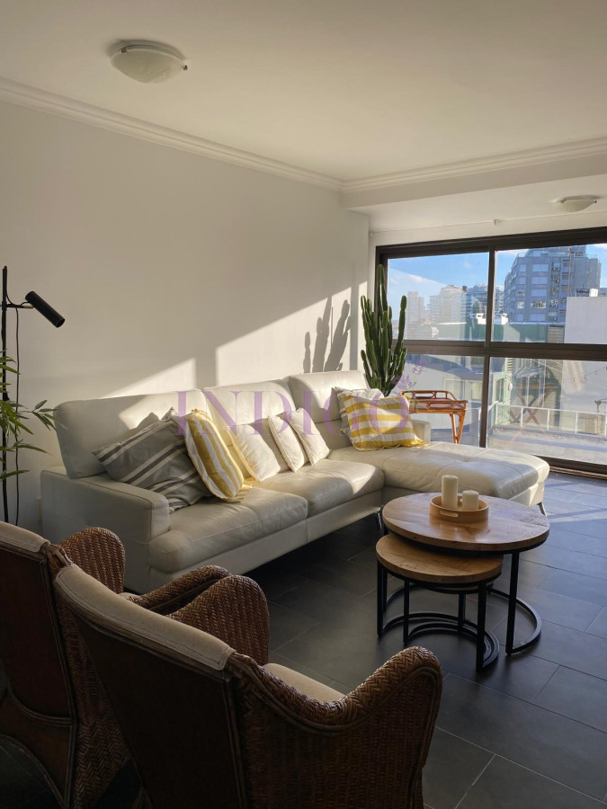 Apartamento Ref.563 - Venta frente al mar en playa Brava.