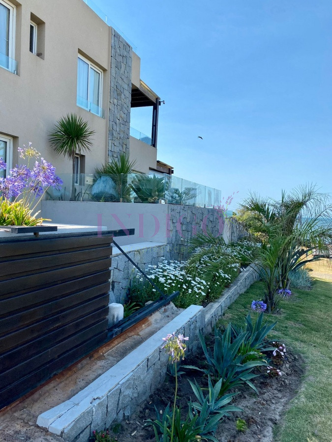 Apartamento Ref.893 - Departamento en venta, 3 dorm y serv. Parrillero propio y garaje