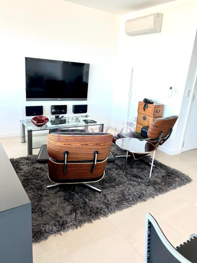 Apartamento Ref.116 - Torre Le Parc está ubicada en Rambla Lorenzo Batlle Pacheco y Av. Roosevelt, en primera línea frente al mar.