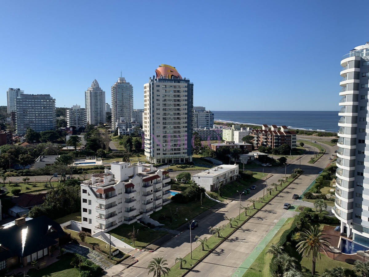 Apartamento Ref.849 - Apartamento en alquiler de 3 dormitorios en Playa Brava con servicios