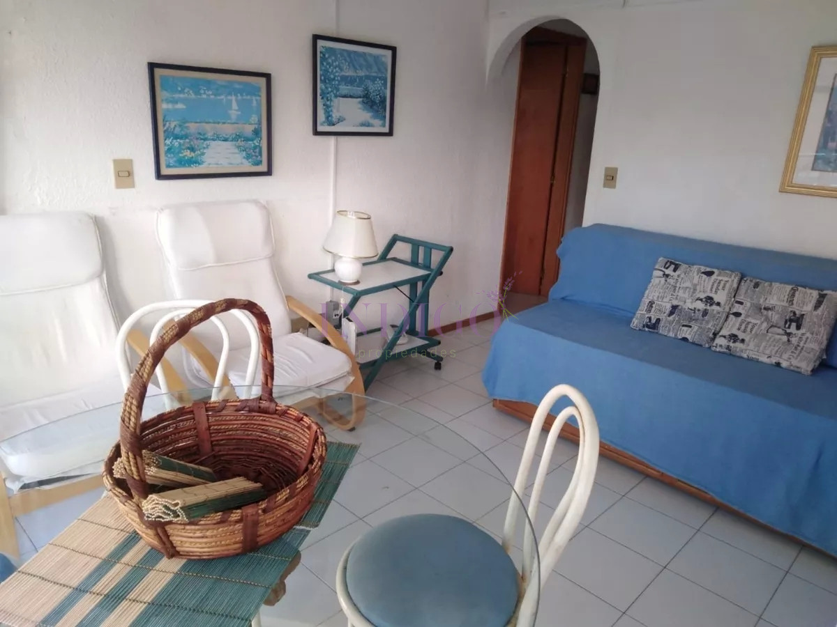 Apartamento Ref.1072 - Apartamento en península a metros de El Emir, piscina, lavadero en una muy linda zona!