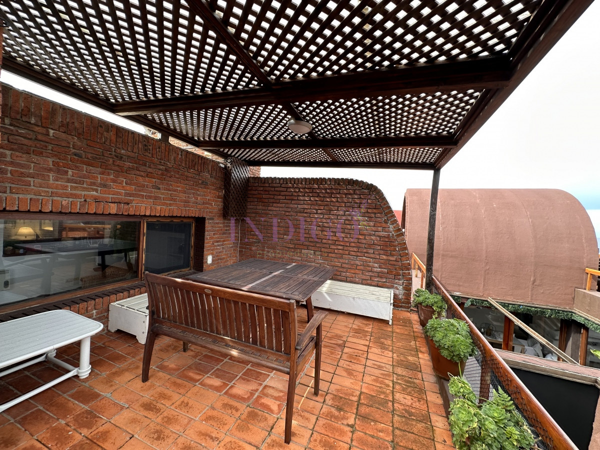 Apartamento Ref.15 - Muy lindo departamento en alquiler en Manantiales, 3 dormitorios , mas dependencia de servicio.
