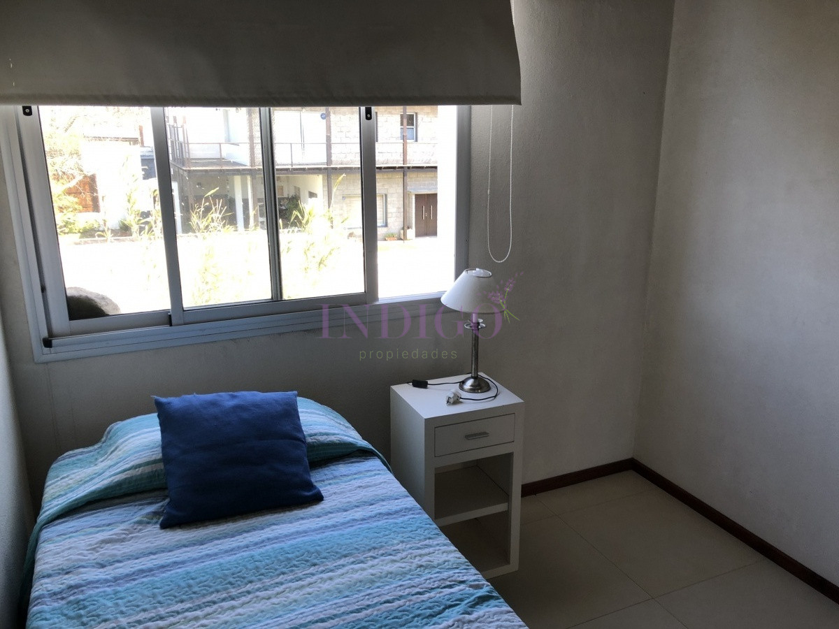 Apartamento Ref.495 - Alquiler en Manantiales departamento de 2 dormitorios.