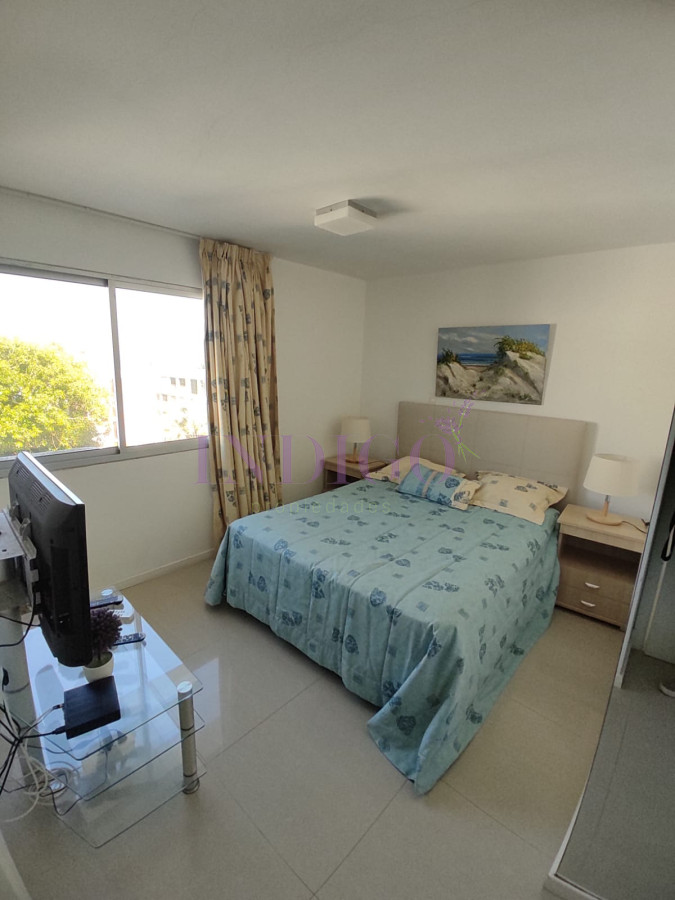 Apartamento Ref.720 - Hermoso Pent-House en la Península, 2 dormitorios 2 baños con parrillero