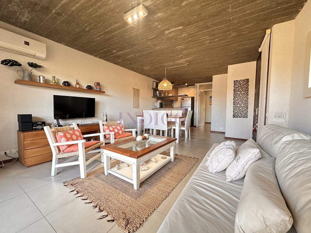 Apartamento Ref.494 - Departamento en alquiler en Manantiales, a pasitos de playa Bikini.