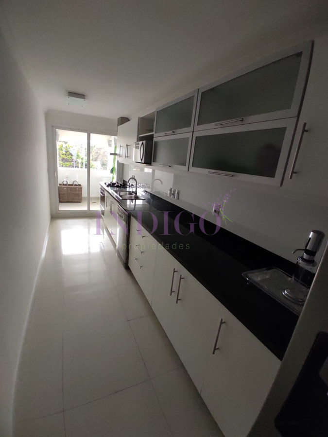 Apartamento Ref.730 - Amplio apartamento en primera fila Mansa con excelente vista