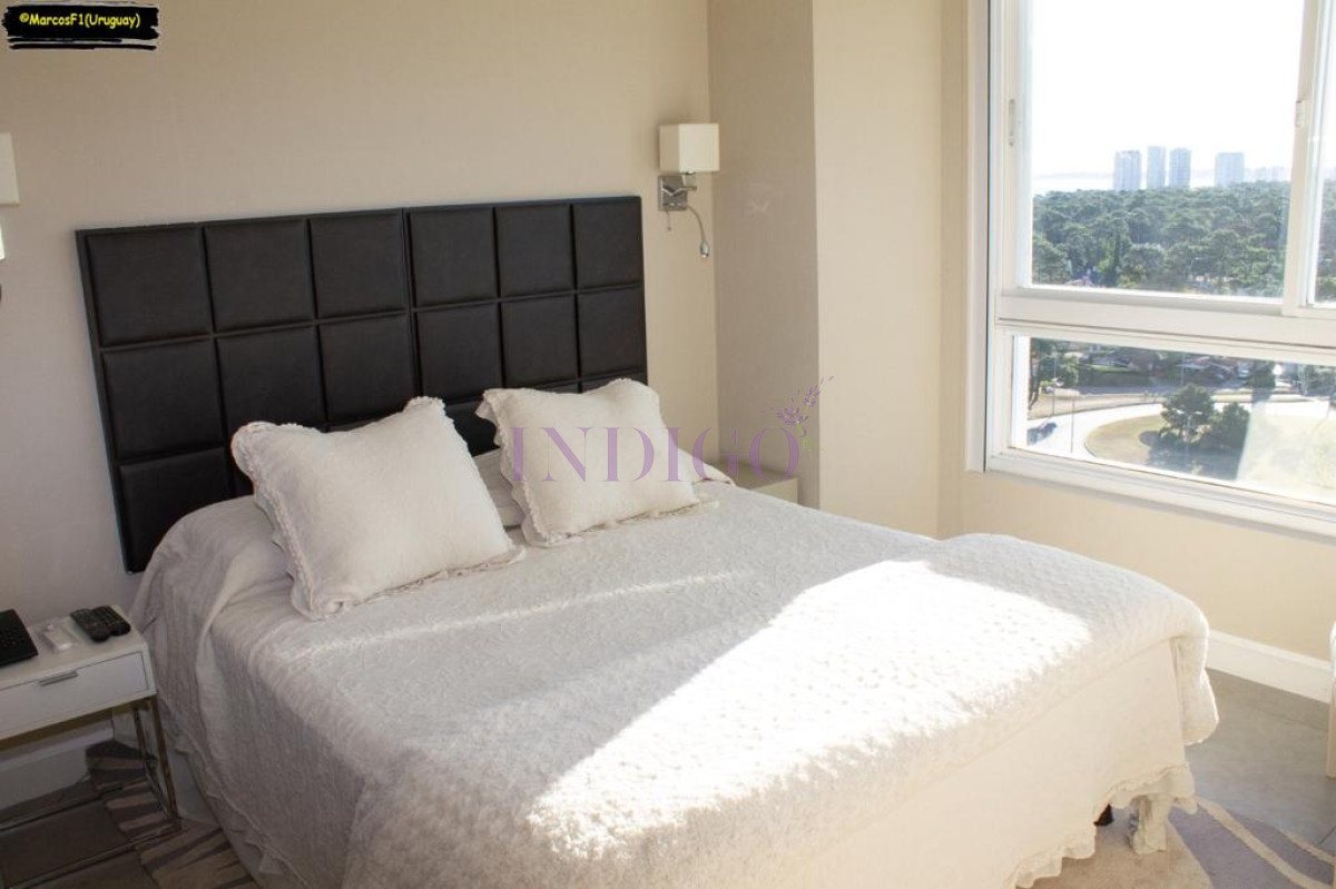 Apartamento Ref.852 - Apartamento en Torre Full Amenitites en Punta del Este, 2 Dormitorios y 2 Baños