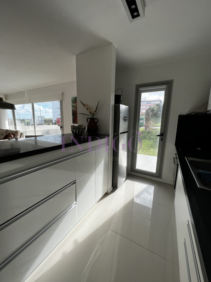 Apartamento Ref.1102 - Apartamento de 2 Dormitorios, con piscina y parrillero en la mansa