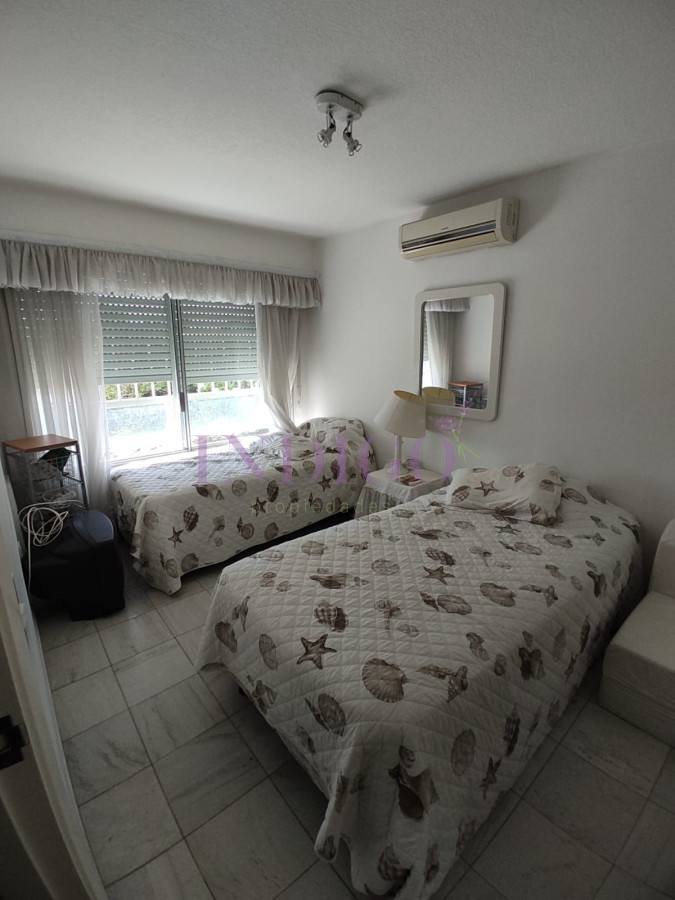 Apartamento Ref.750 - Apartamento de 3 Dormitorios, con excelente vista a la playa mansa, Full Amenities.