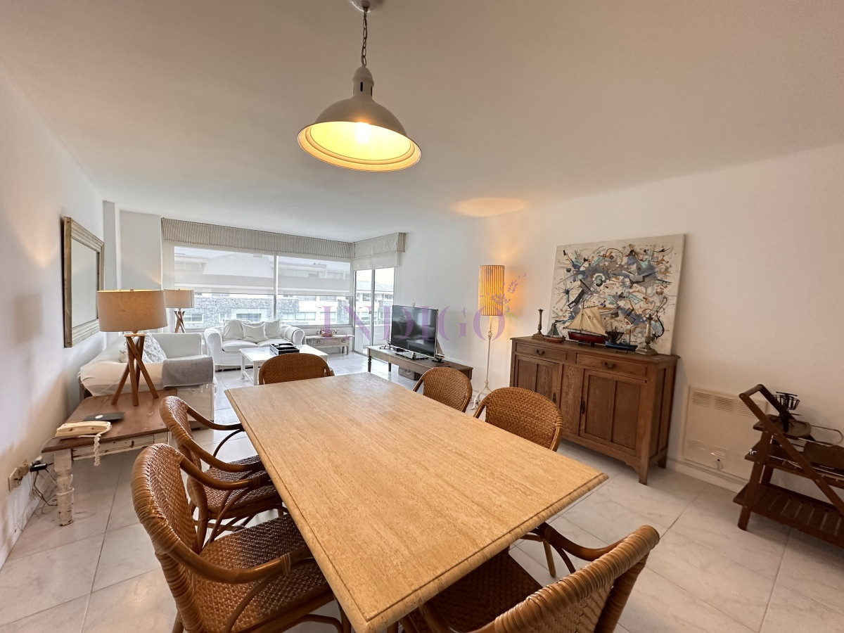 Apartamento Ref.384 - En alquiler, Montoya, 3 dorm en suite.