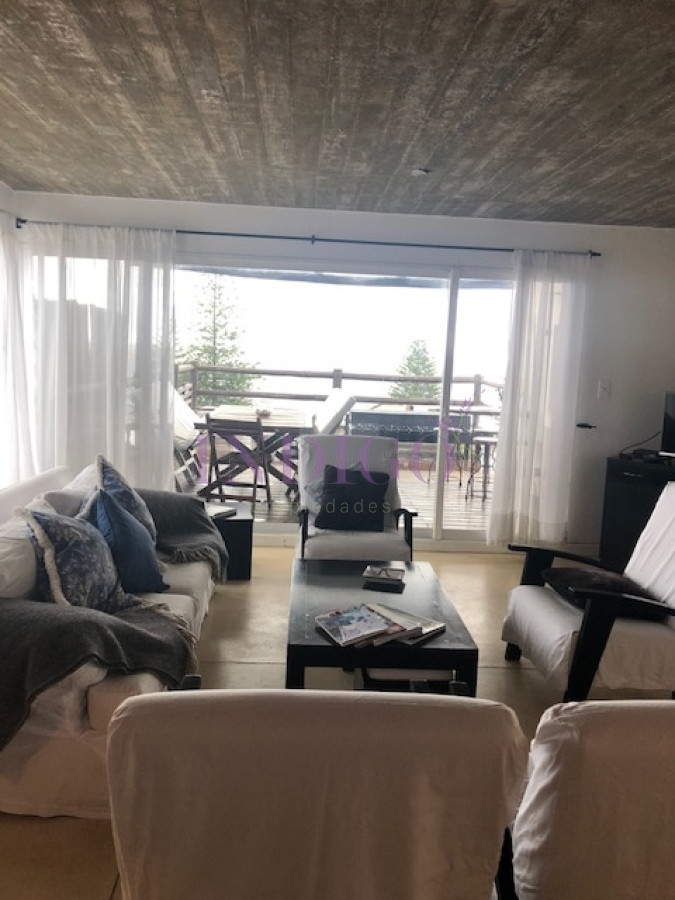 Apartamento Ref.446 - Departamento en La Barra en alquiler casi sobre el mar.