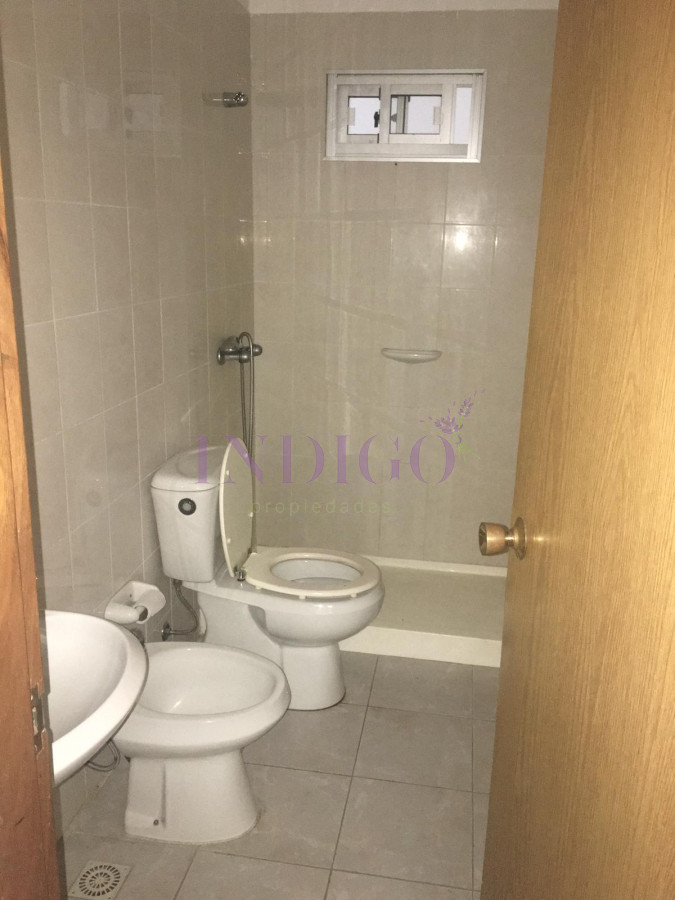Apartamento Ref.677 - Apartamento Espacioso en zona de Junta Departamental, 2 dorm, 1 baño.