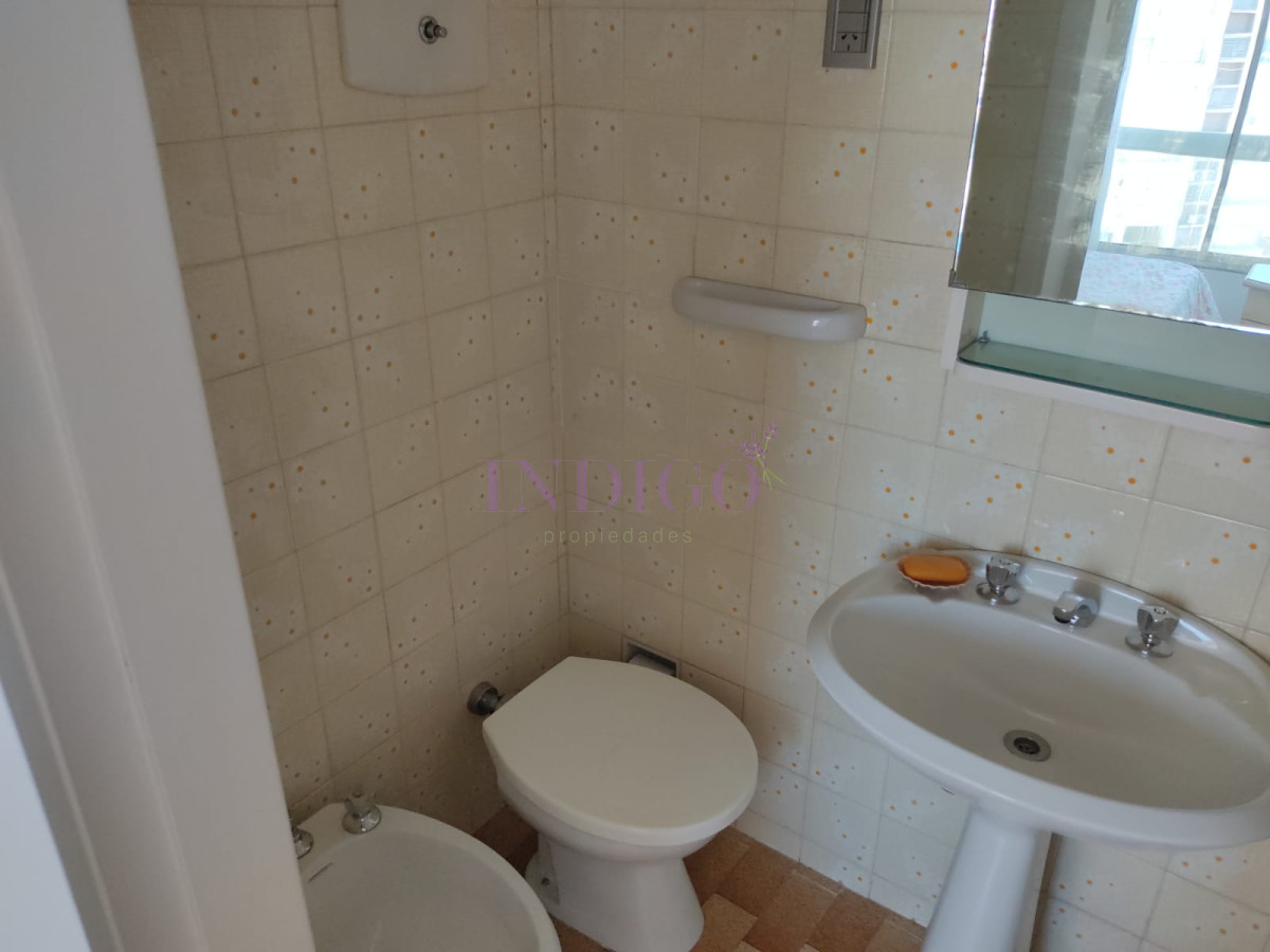 Apartamento Ref.775 - En venta, Peninsula, vista al mansa, 3 dormitorios y serv.
