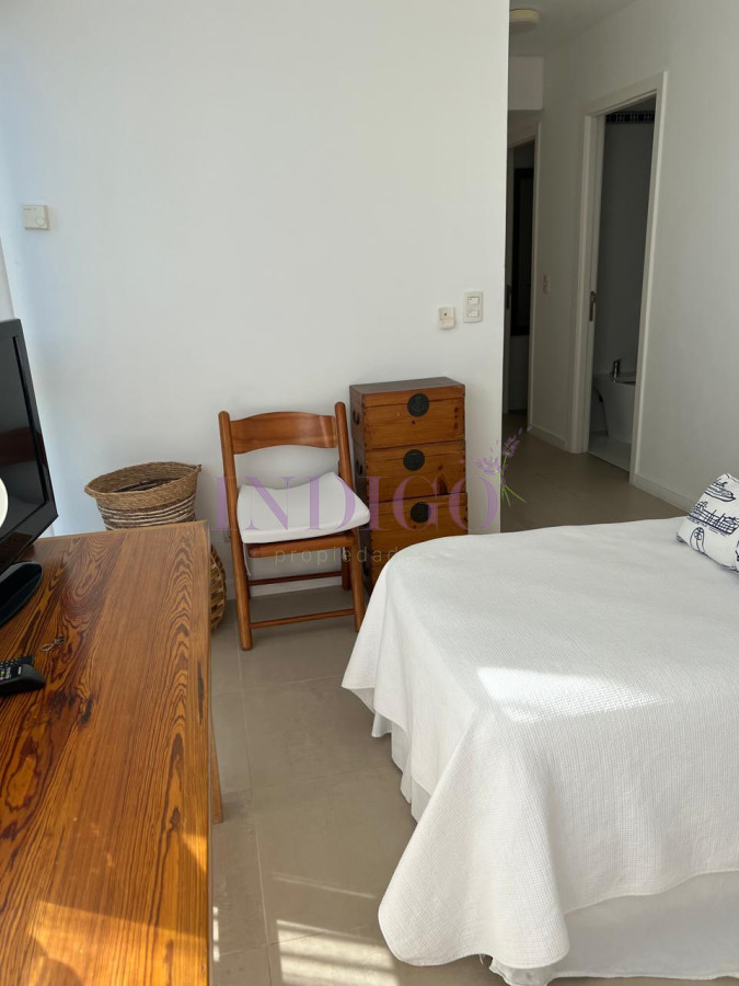 Apartamento Ref.116 - Torre Le Parc está ubicada en Rambla Lorenzo Batlle Pacheco y Av. Roosevelt, en primera línea frente al mar.