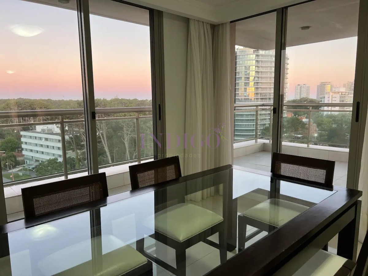 Apartamento Ref.976 - Venta de apartamento 3 Dormitorios en Punta del Este, Uruguay