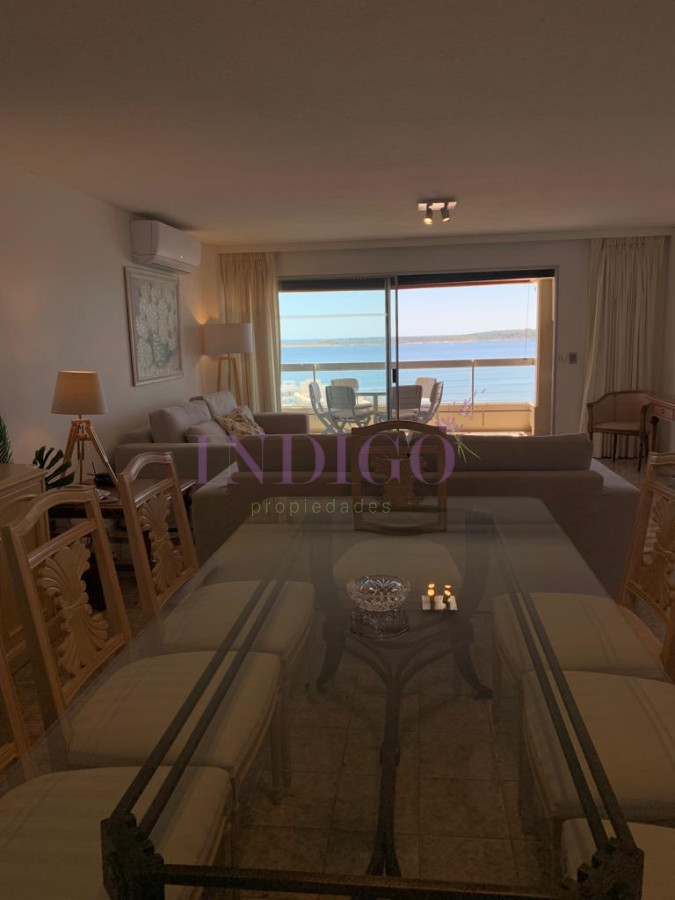 Apartamento Ref.775 - En venta, Peninsula, vista al mansa, 3 dormitorios y serv.