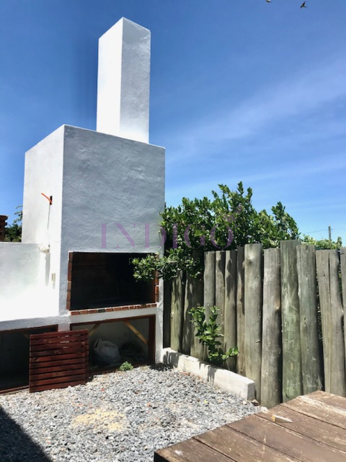Apartamento Ref.43 - Alquiler en Manantiales, 3 cuartos con parrilla.