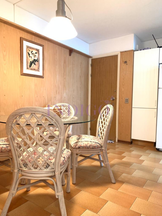 Apartamento Ref.775 - En venta, Peninsula, vista al mansa, 3 dormitorios y serv.