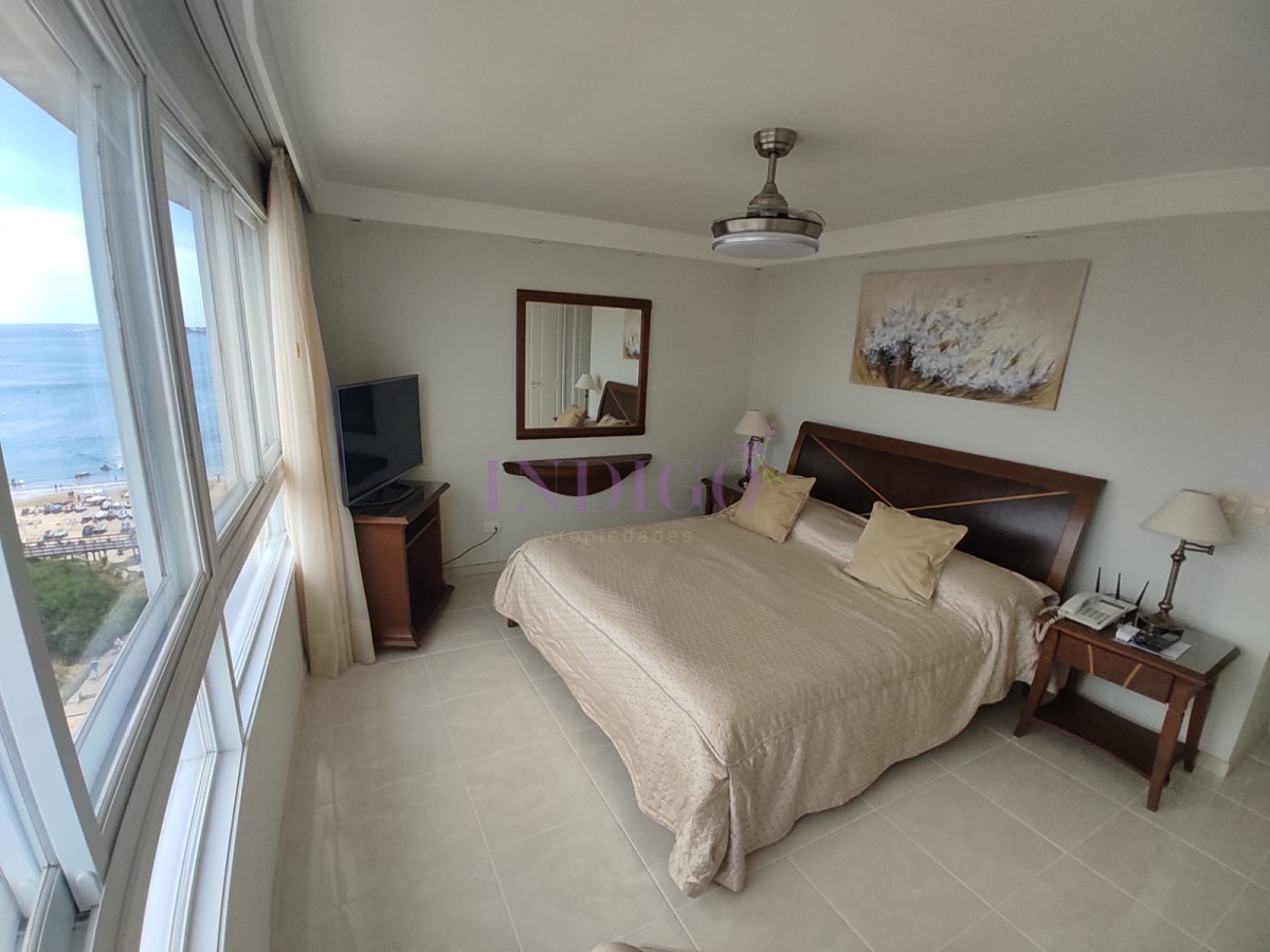 Apartamento Ref.803 - Apartamento 3 Dormitoritos y 4 Baños mas dependencia, piscina y parrillero en Playa Mansa