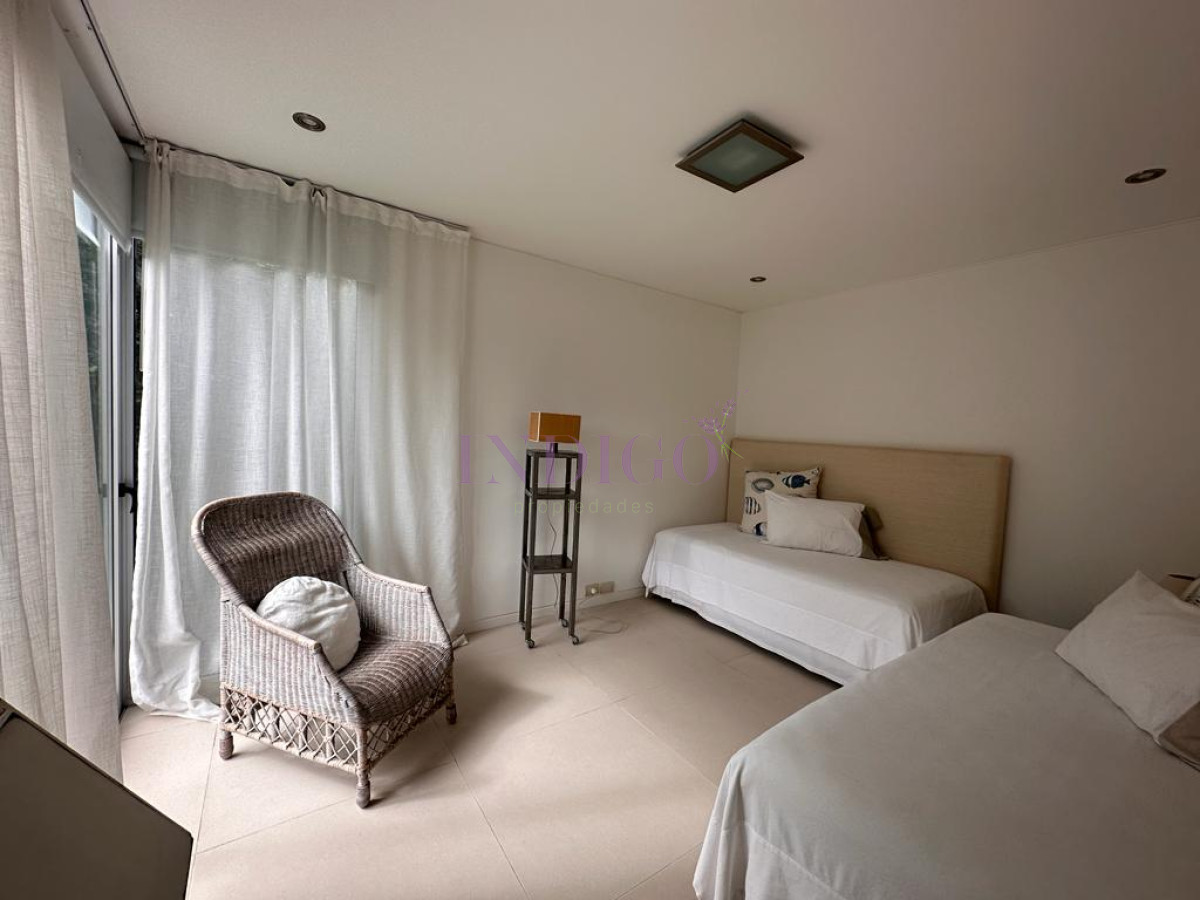 Apartamento Ref.1213 - Apartamento de Lujo en Manantiales, 3 Dormitorios 4 Baños, 2 Cocheras con Parrillero y Piscina!