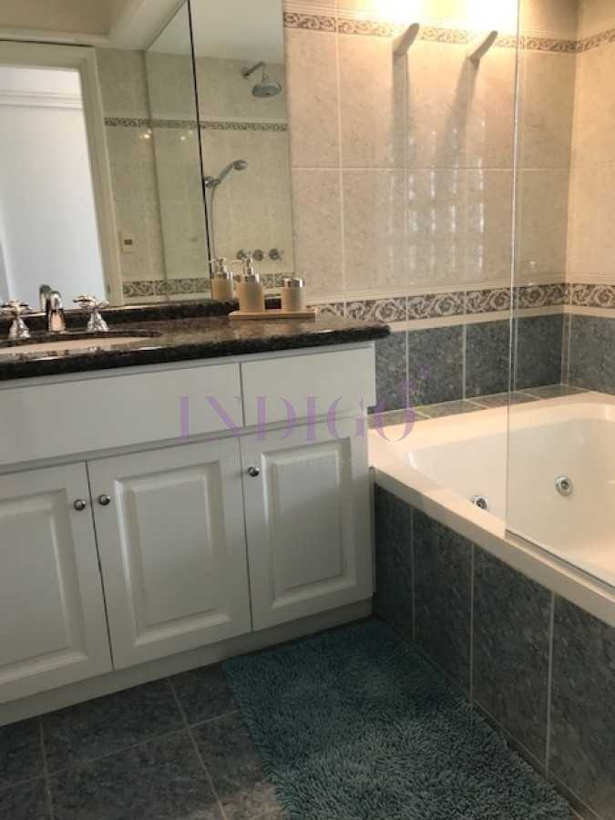 Apartamento Ref.400 - Espectacular departamento en venta frente al puerto de Punta del Este.