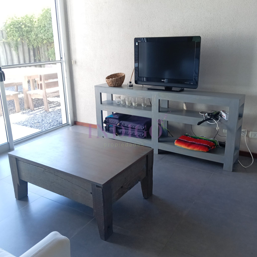 Apartamento Ref.43 - Alquiler en Manantiales, 3 cuartos con parrilla.