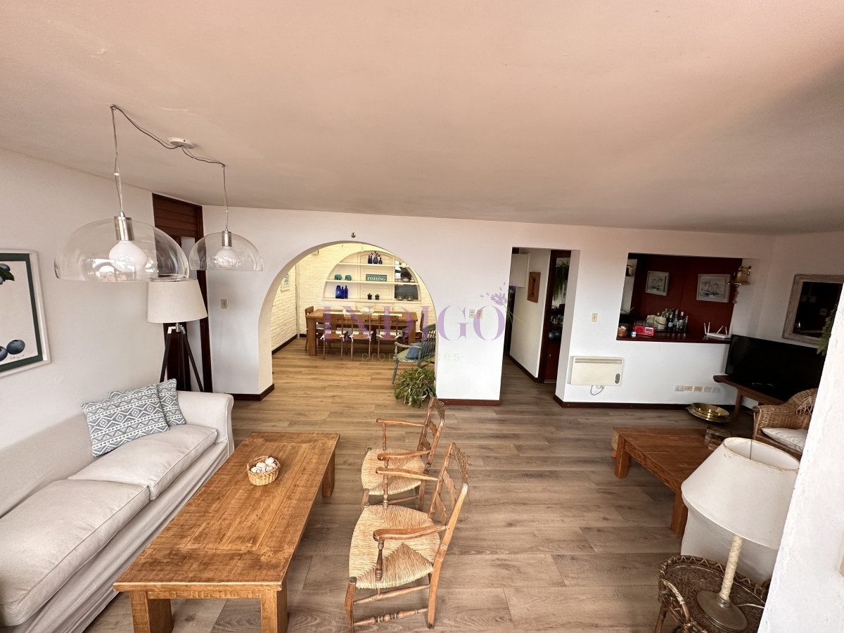 Apartamento Ref.15 - Muy lindo departamento en alquiler en Manantiales, 3 dormitorios , mas dependencia de servicio.