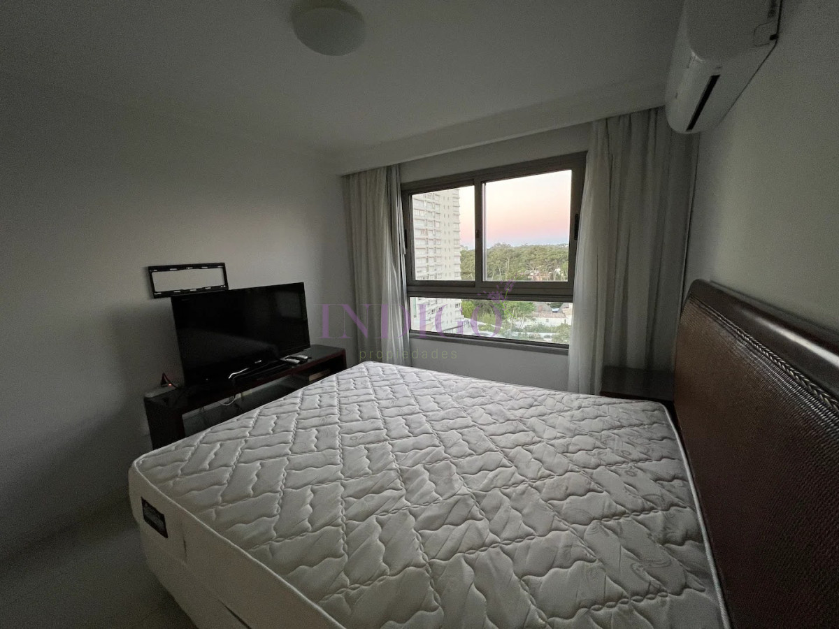 Apartamento Ref.976 - Venta de apartamento 3 Dormitorios en Punta del Este, Uruguay