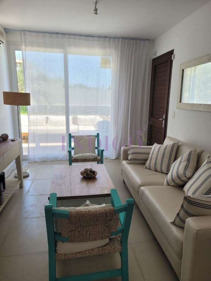 Apartamento Ref.1242 - Montoya, en alquiler 2 dorm con parrillero